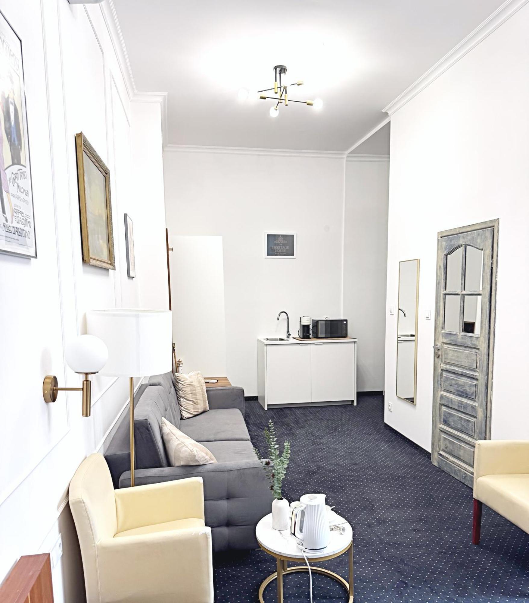The Heritage House Main Square Self Check-in Aparthotel Krakau